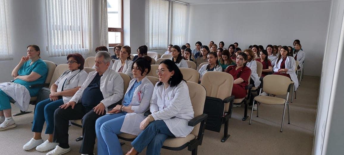 Elmi-Tədqiqat Mamalıq və Ginekologiya İnstitutunda tələbələr və həkimlər üçün seminar təşkil edilib