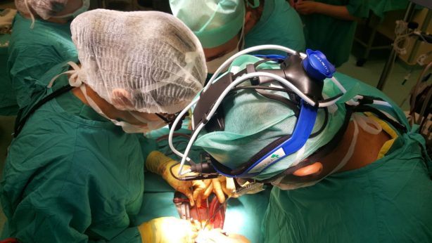 75 yaşlı xəstəyə TAVİ əməliyyatı icra olunub - Mərkəzi Gömrük Hospitalında 