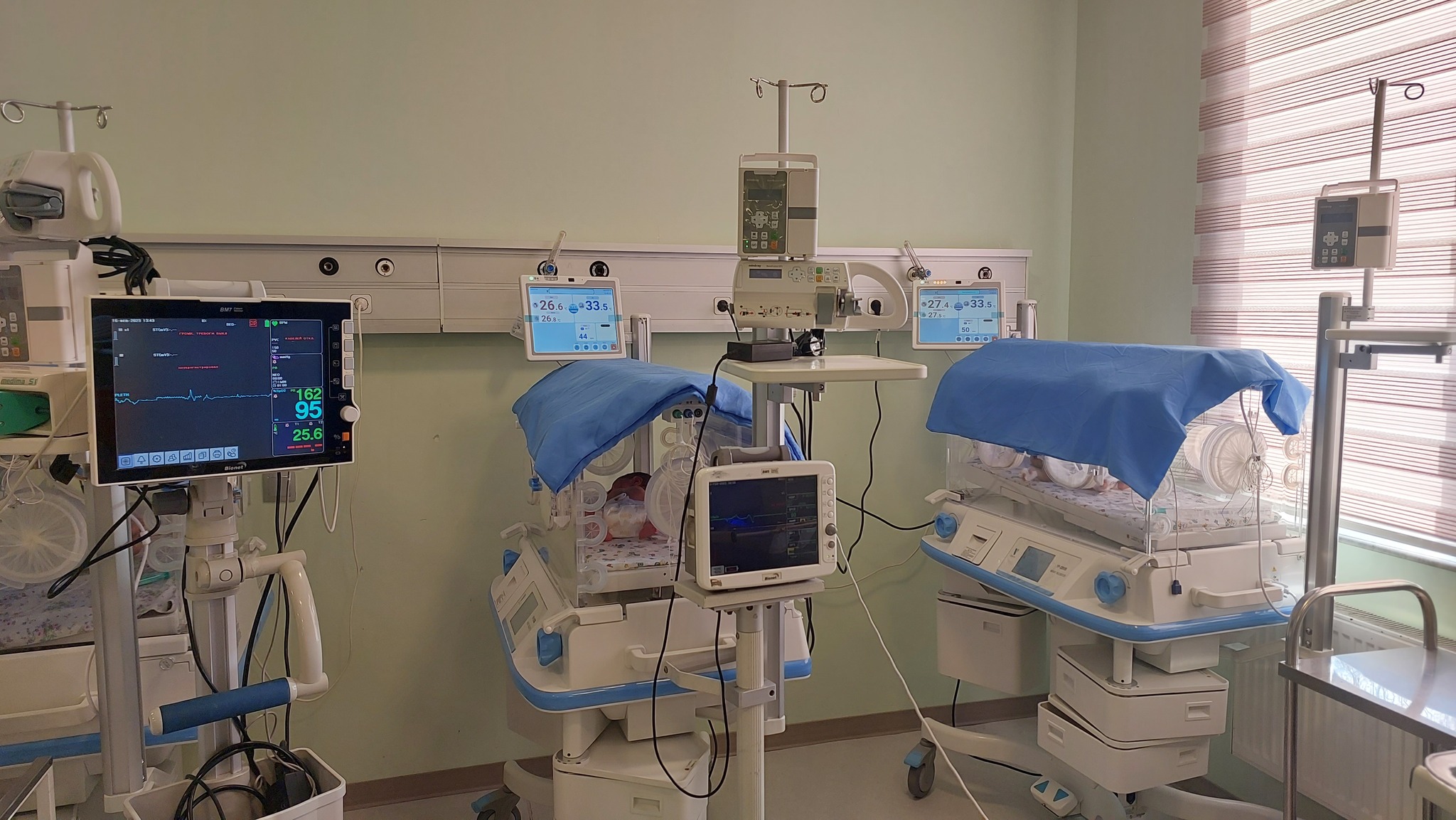 Gəncə Perinatal Mərkəzin Yeni doğulmuşların reanimasiya və intensiv terapiya bölməsi müasir avadanlıqlarla təchiz olunub
