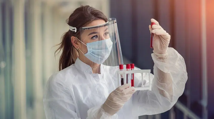 İngiltərədə sınaqdan keçirilmiş qan testi bağırsaq xərçəngi xəstələrini kimyaterapiyadan xilas edə bilər