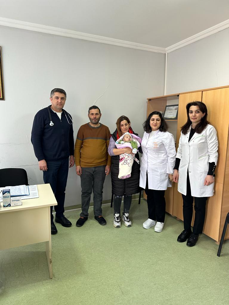 Türkiyədə baş verən zəlzələ nəticəsində ölkəmizə gələn ailə Bərdə Rayon Mərkəzi Xəstəxanasında müayinələrdən keçib