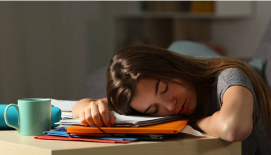 Yuxudan yorğun oyanan zaman nə etməliyik? Nevroloq tövsiyə edib