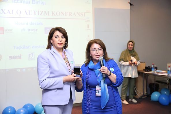 Yazgül Abdıyeva “Autizmlə mübarizə” medalı ilə təltif edilib