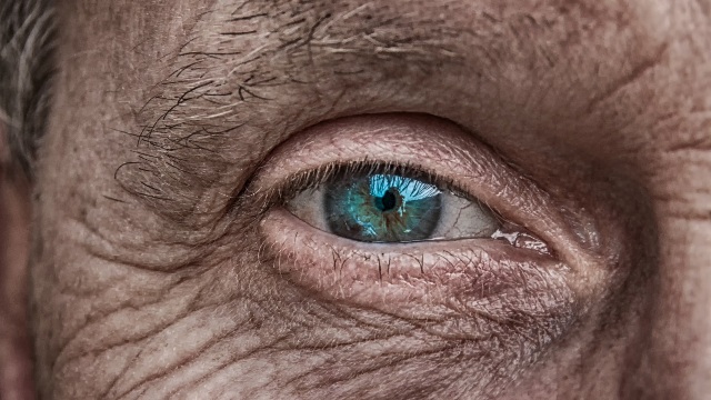 Gözlər təkcə ruhun deyil, həm də yaşın güzgüsüdür