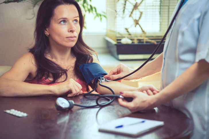 Alman alimləri yüksək təzyiqin psixikaya necə təsir etdiyini müəyyənləşdiriblər