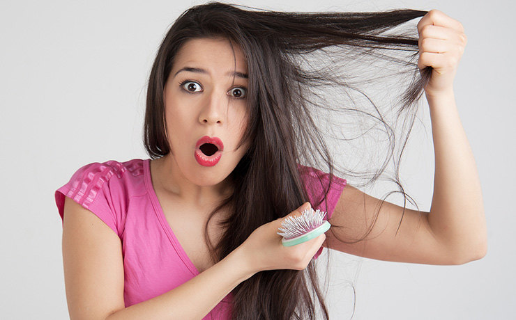 Saç tökülməsinin səbəbləri – Endokrinoloq müalicəsindən danışdı