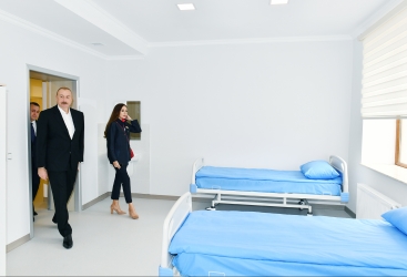 İlham Əliyev və Mehriban Əliyeva Salyanda Doğum Evində və Uşaq Poliklinikasında yaradılan şəraitlə tanış olub  