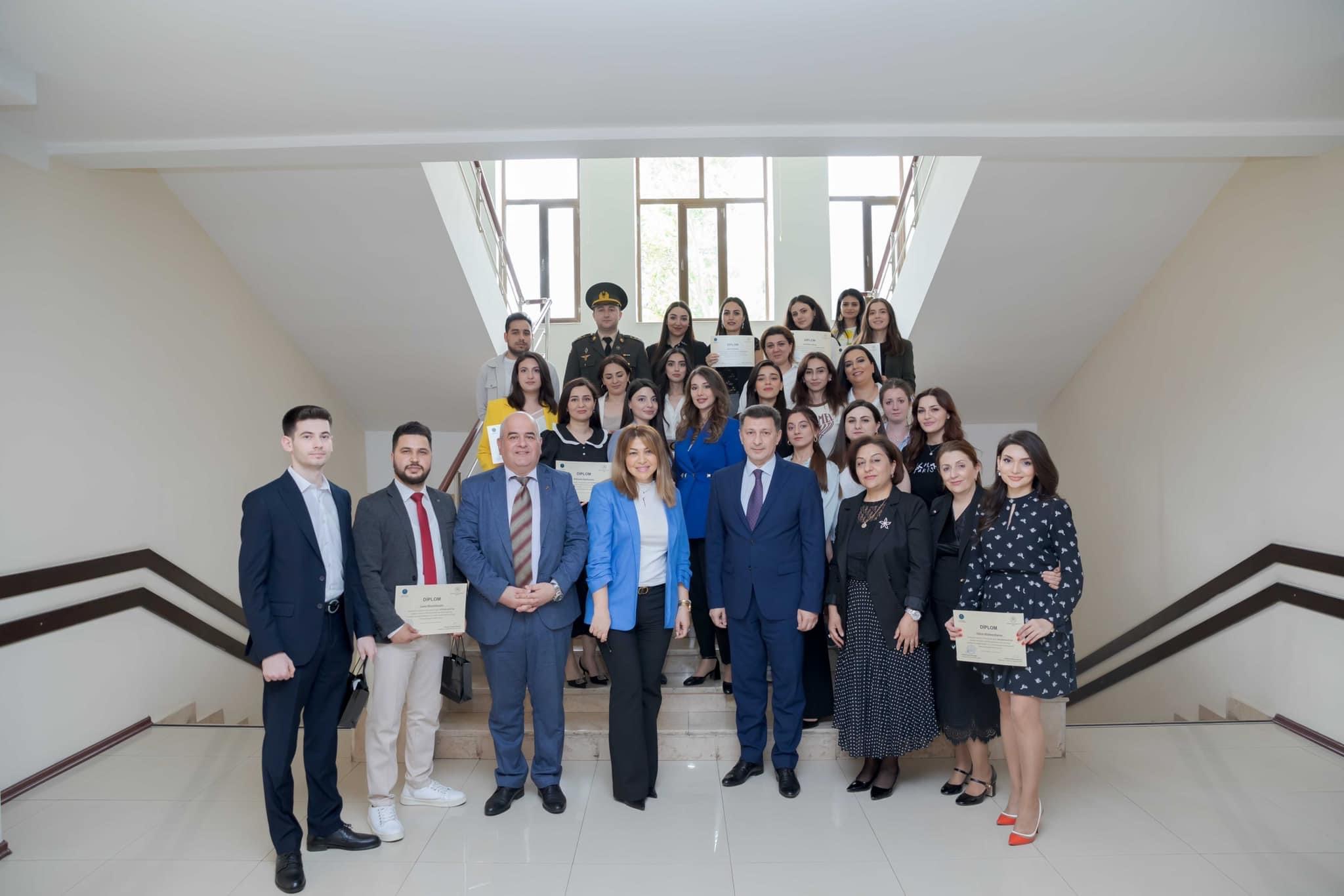 Rektor Gəray Gəraybəyli “ATUREK 11” konfransında fərqlənən rezidentləri təltif edib