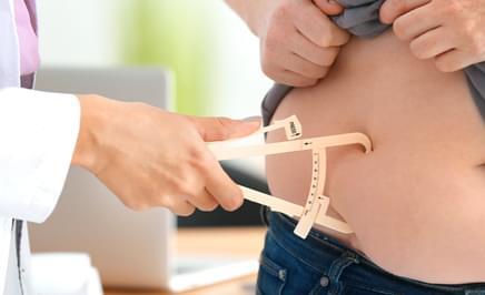 Böyük qarın qaraciyər problemlərinin əlamətlərindən biridir