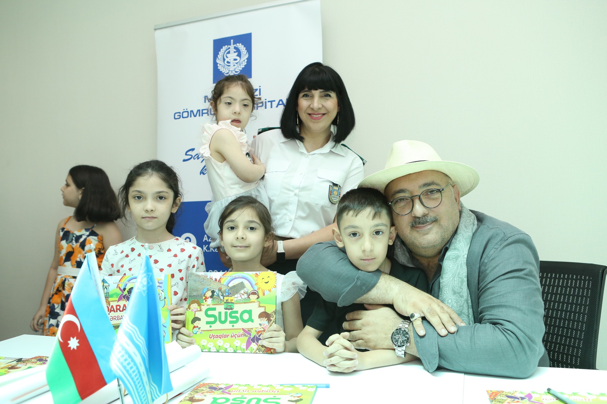  Mərkəzi Gömrük Hospitalında səhiyyə işçilərinin uşaqları ilə Əməkdar artist Bəhram Bağırzadənin görüşü təşkil olunub   