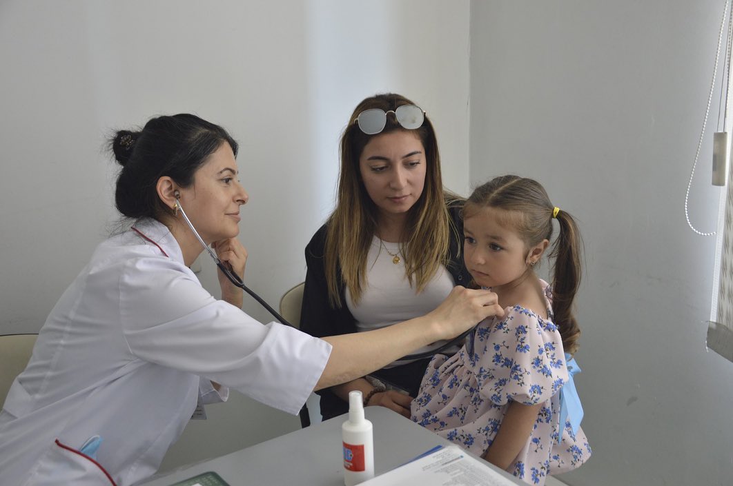 Şəhid və qazi ailələrinin uşaqları ümumi müayinədən keçirilib