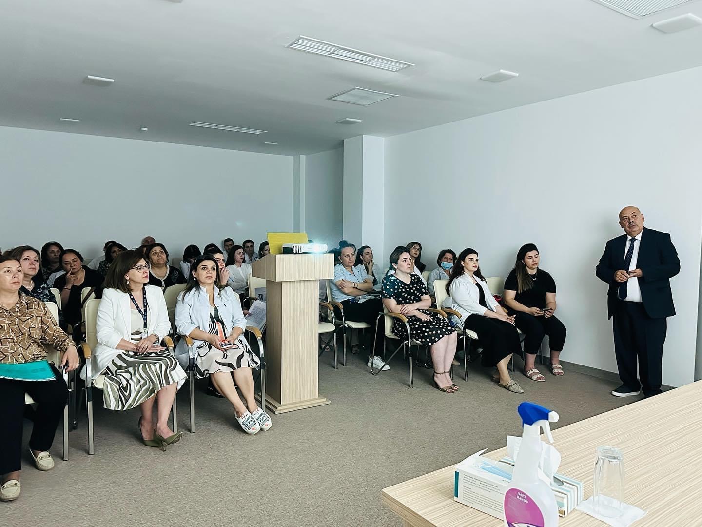 Abşeron Rayon Mərkəzi Xəstəxanasında elmi seminar təşkil edilib