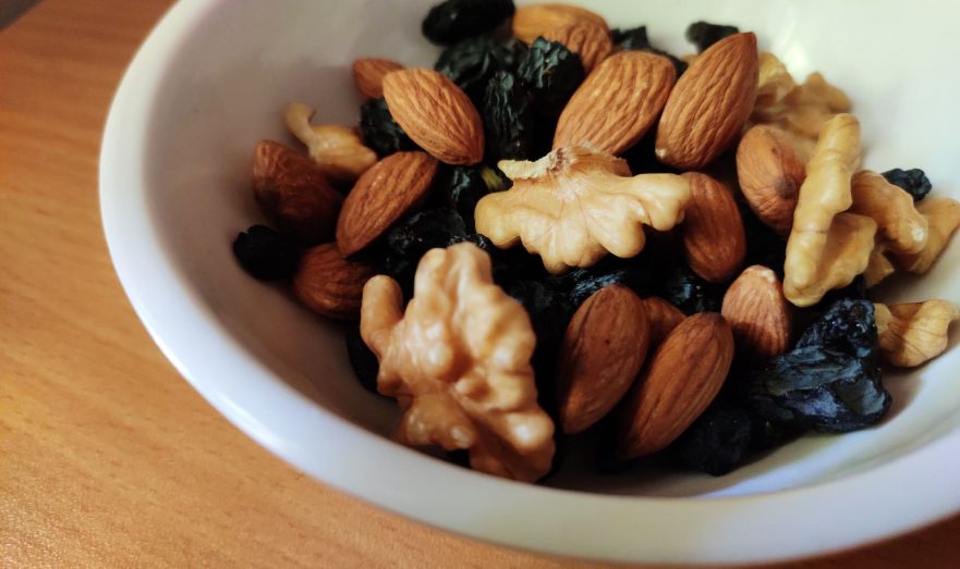 Barselona Universiteti: Balıq və qoz-fındıq hamilə qadınların narahatlığını azaldır