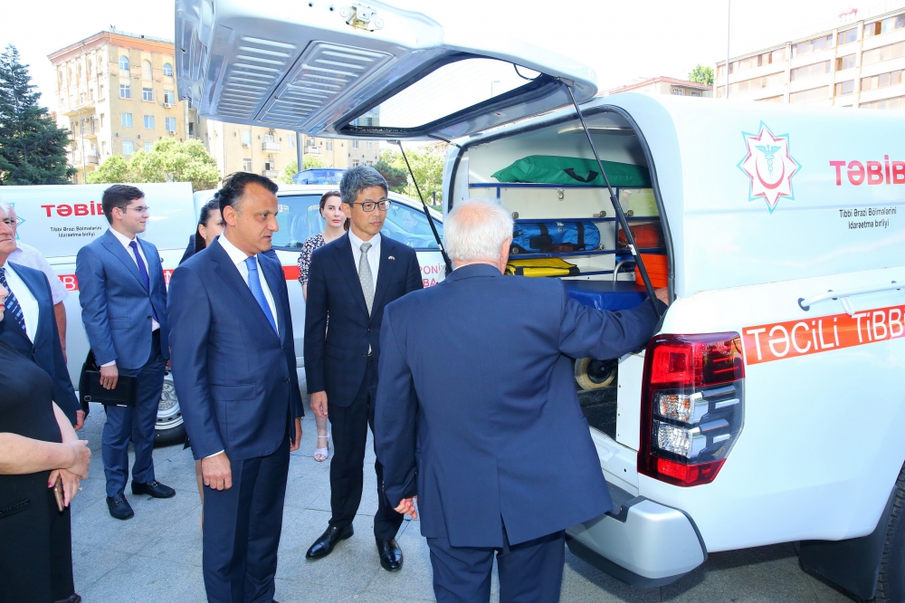 Qazax və Samux rayonlarına təcili tibbi yardım avtomobilləri verilib