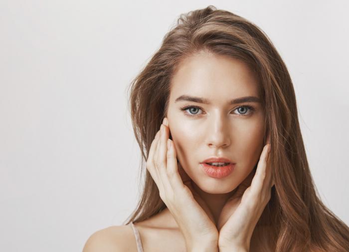 Dermatoloq dərinin qocalmasına təsir edən amillərdən danışıb