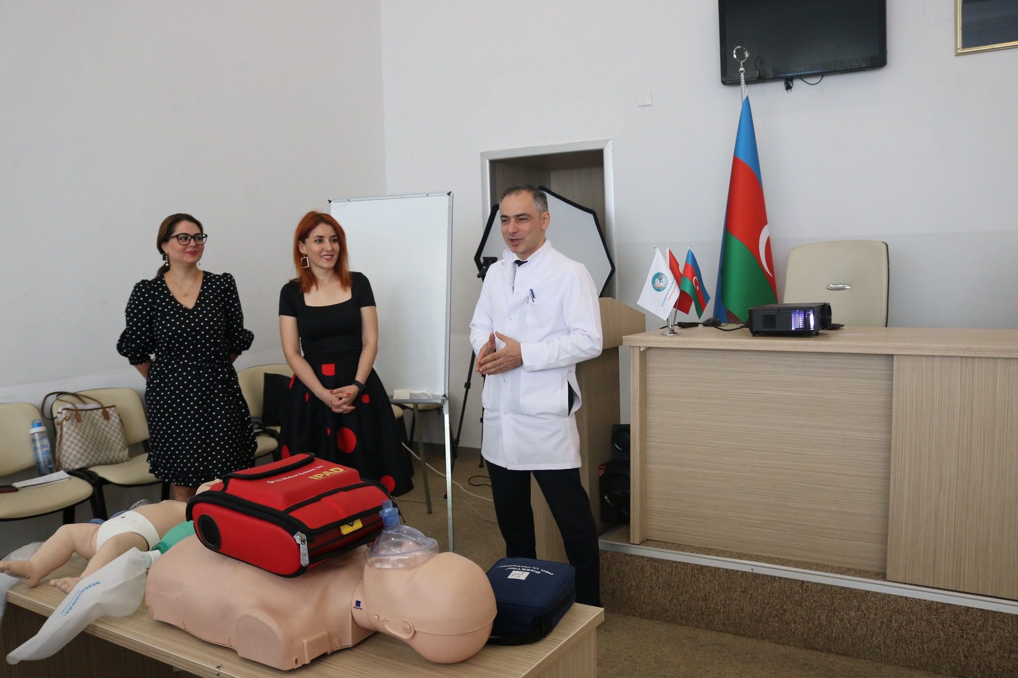 Elmi-Tədqiqat Pediatriya İnstitutunda Pediatrik Təkmil Həyat Dəstəyi kursu təşkil olunub  