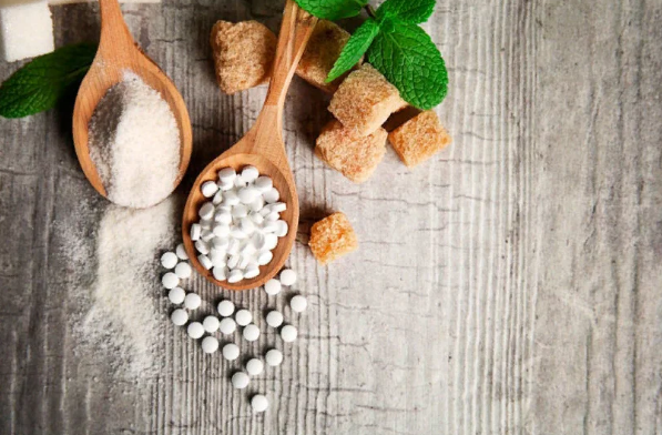 Diyetoloq dadlandırıcıların gizli təhlükəsi barədə xəbərdarlıq edib