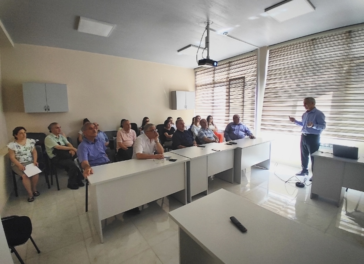 Kaliforniya Universitetinin əməkdaşının Biofizika İnstitutunda elmi məruzəsi dinlənilib                  