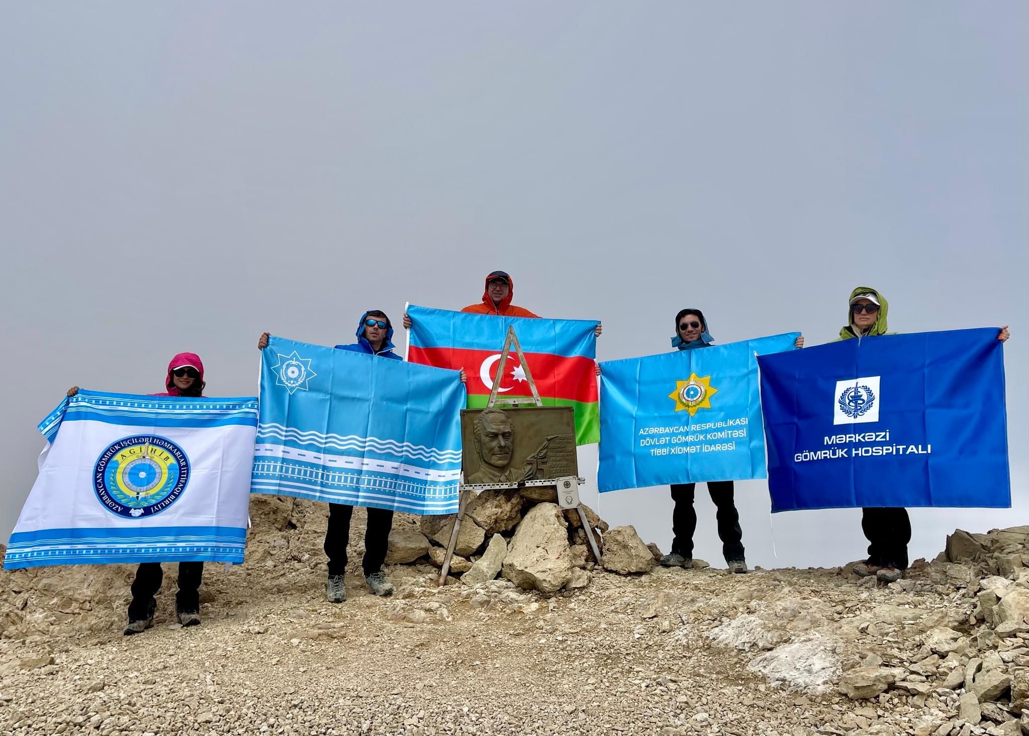 Tibbi Xidmət idarəsinin və Mərkəzi Gömrük Hospitalının əməkdaşları “Heydər Əliyev zirvəsi”ni fəth ediblər
