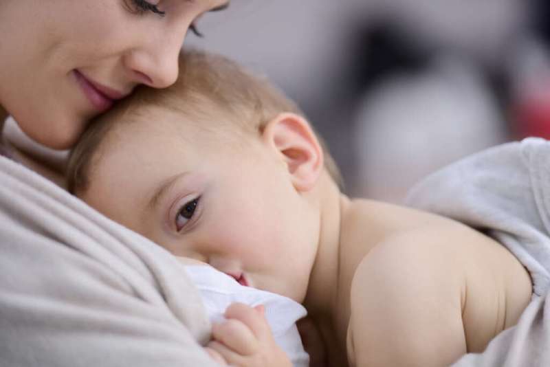 Azərbaycan Pediatrlar Assosiasiyası: Yenidoğulmuşlar və körpələr üçün ən yaxşı qida ana südüdür