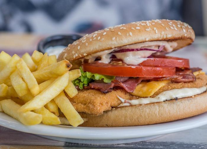 60 yaşdan yuxarı insanlar üçün ən zərərli qida kateqoriyası