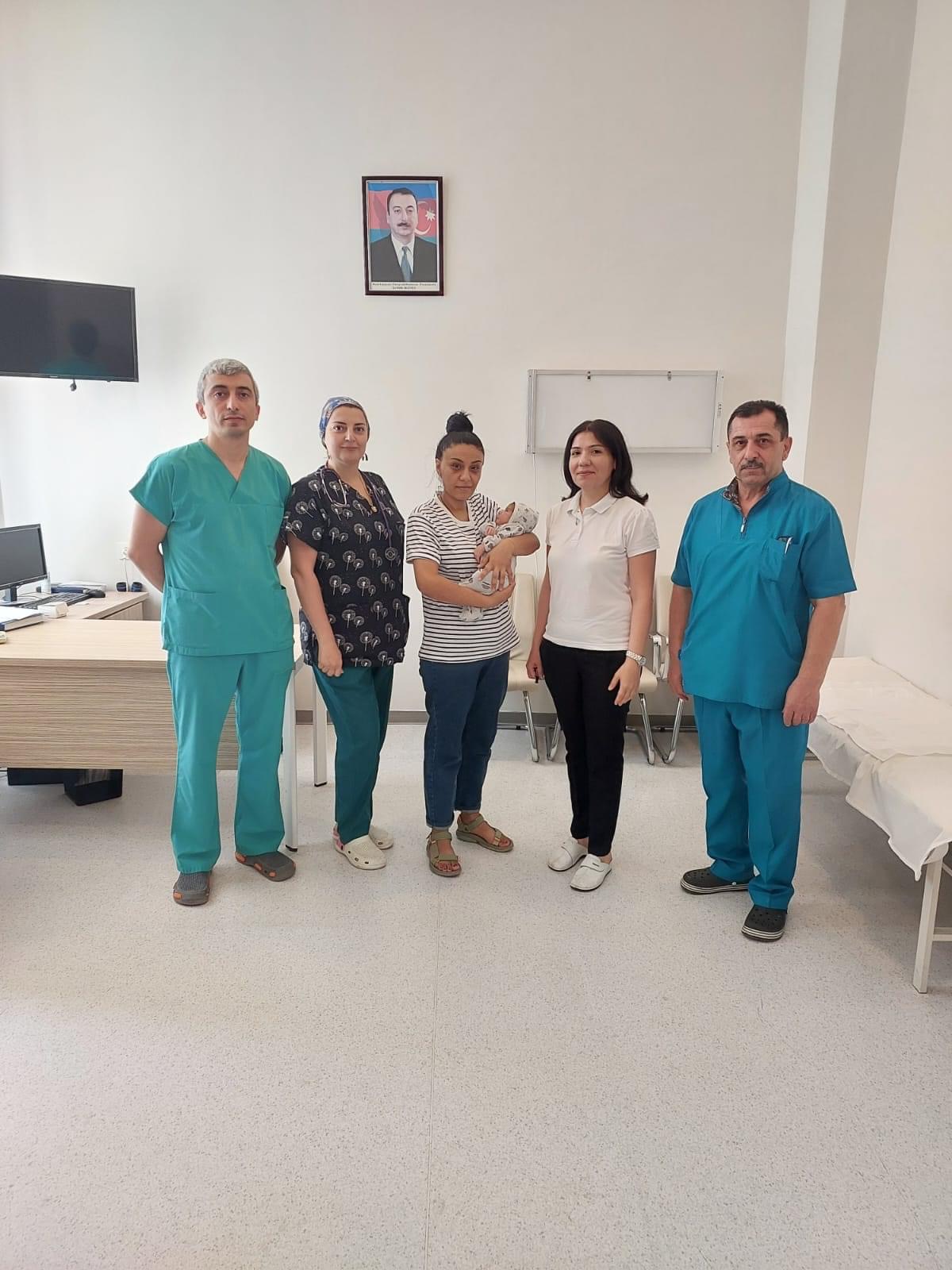 Ağır vəziyyətdə Elmi-Tədqiqat Pediatriya İnstitutuna çatdırılan körpə uğurla əməliyyat olunub