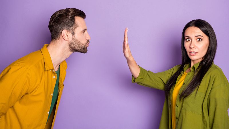 Dermatoloq öpüşmə zamanı keçən xəstəlikləri sadaladı