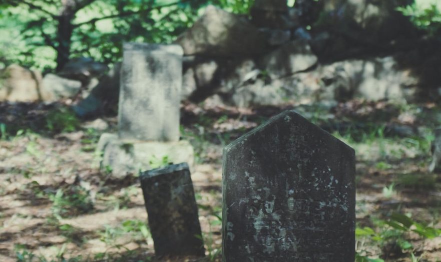 Arxeoloqlar ayağında qıfıl olan vampir uşağın qəbrini tapıblar