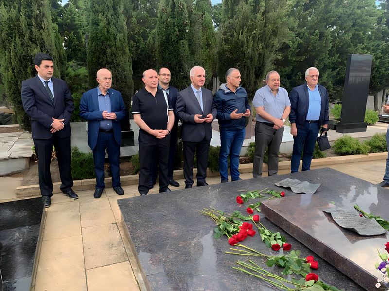 Akademik Böyükkişi Ağayevin məzarı ziyarət olunub