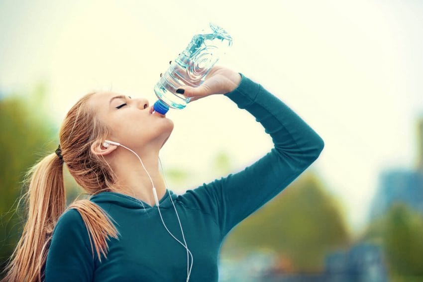 Dermatoloq: Payızda daha çox su içmək lazımdır