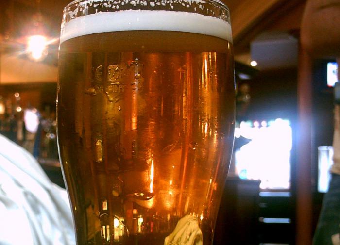 Uroloq: Pivə sidik yollarının daşlardan təmizlənməsinə kömək edə bilər