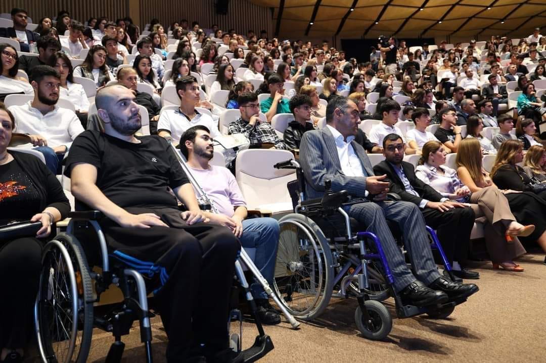  “Əlilliyi olan şəxslərin mədəni istirahətinin təşkilinə və istedadlarının üzə çıxarılmasına dəstək” adlı inklüziv konsert proqramı keçirilib   