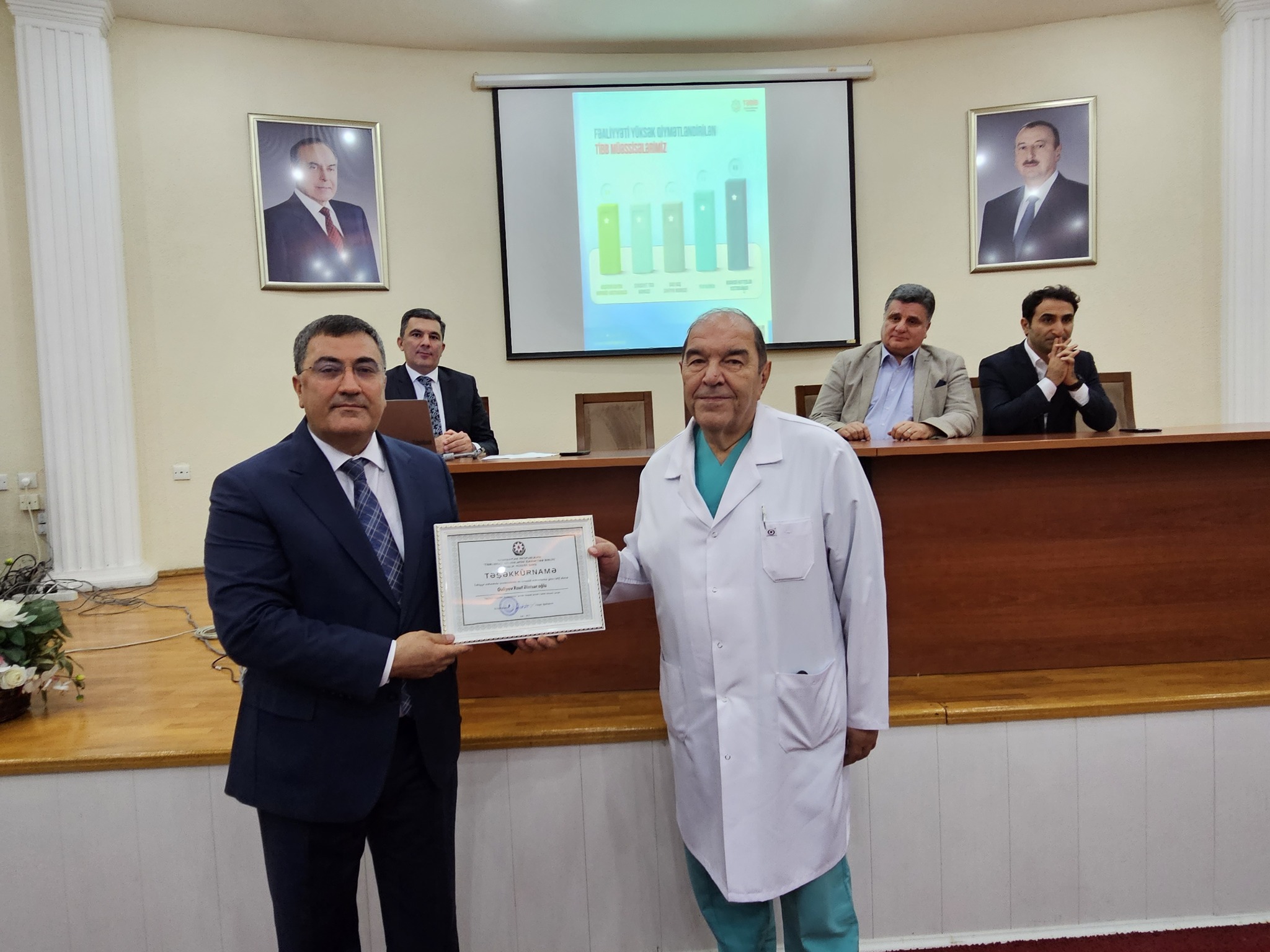 Əməkdar həkim Rauf Quliyev səhiyyə sahəsində uzunmüddətli və səmərəli xidmətlərinə görə mükafatlandırılıb