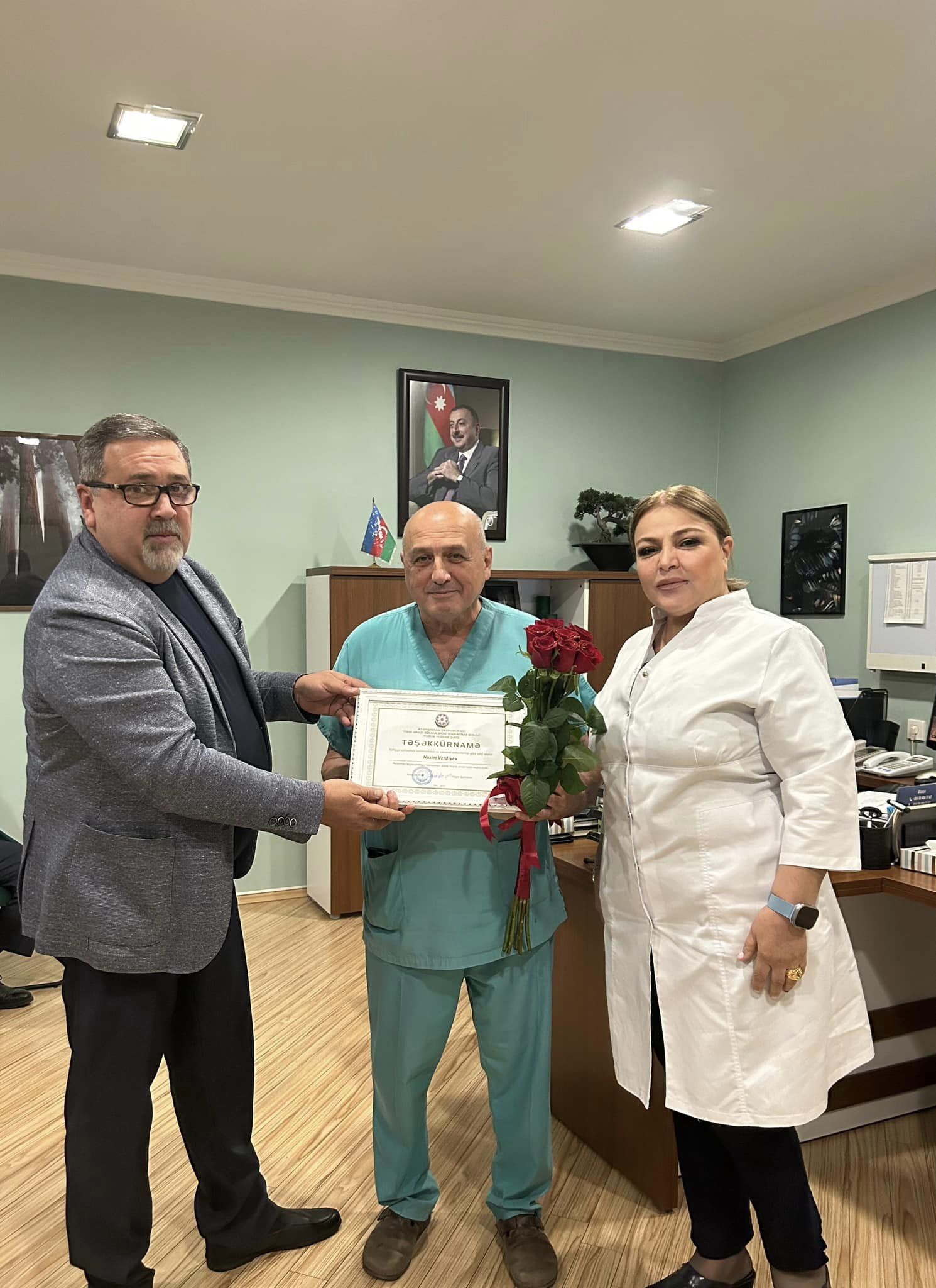Tanınmış neyrocərrah TƏBİB-in İcraçı direktoru tərəfindən təşəkkürnamə ilə təltif olunub