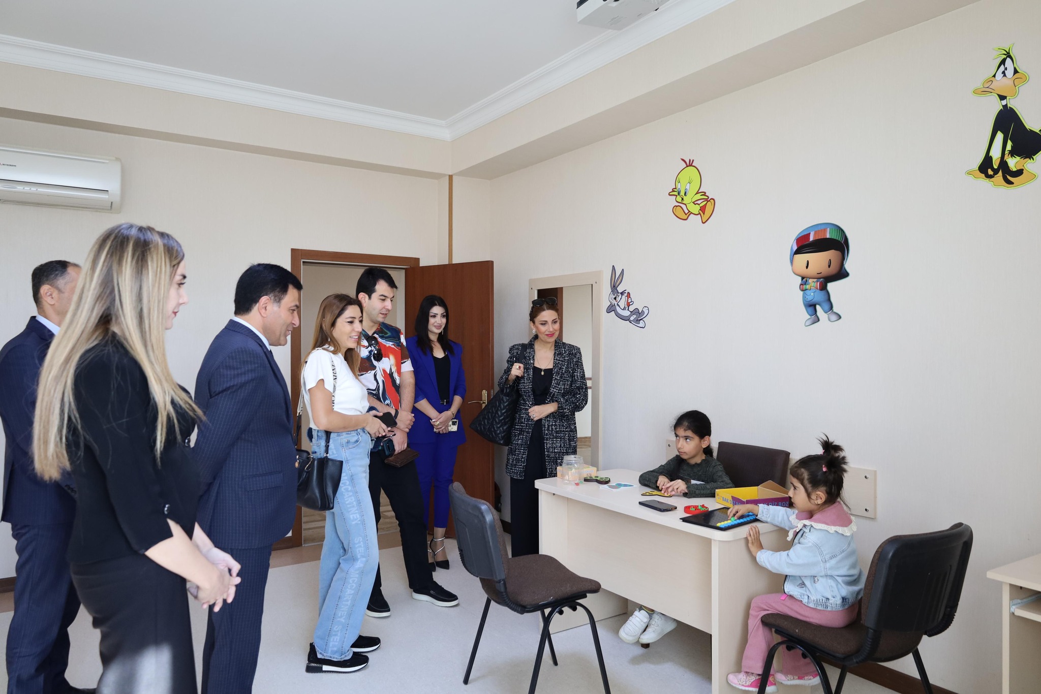  Xalq artisti Fidan Hacıyeva Məhdud Fiziki İmkanlılar üçün Regional İnformasiya Mərkəzində olub   