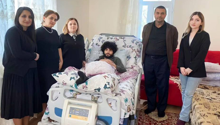 Tibb işçiləri şəhidlərimizin ailə üzvləri və yaralanmış qəhrəmanlarımızın səhhəti ilə maraqlanıblar