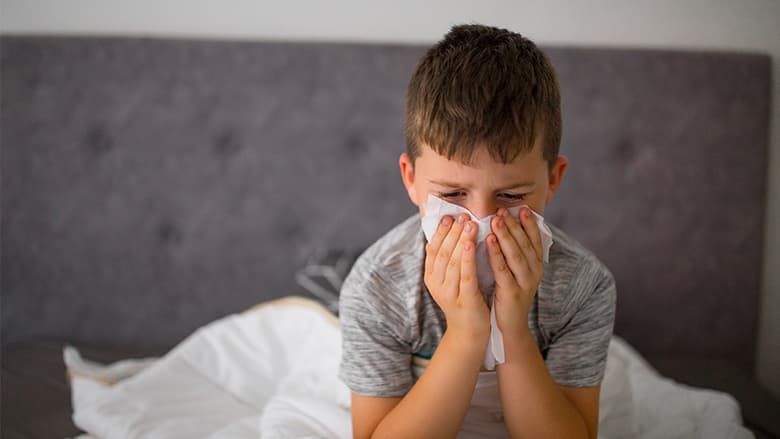 Pediatr uşaqlarda allergik öskürəyin yol açdığı xəstəliklərdən danışdı