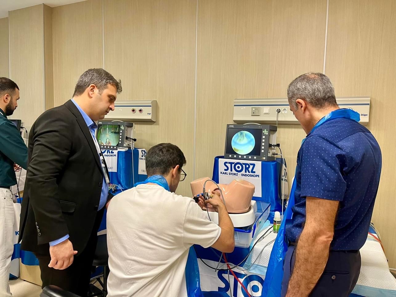 Yeni Klinikanın uroloqları tibbi treninqlərdə iştirak ediblər