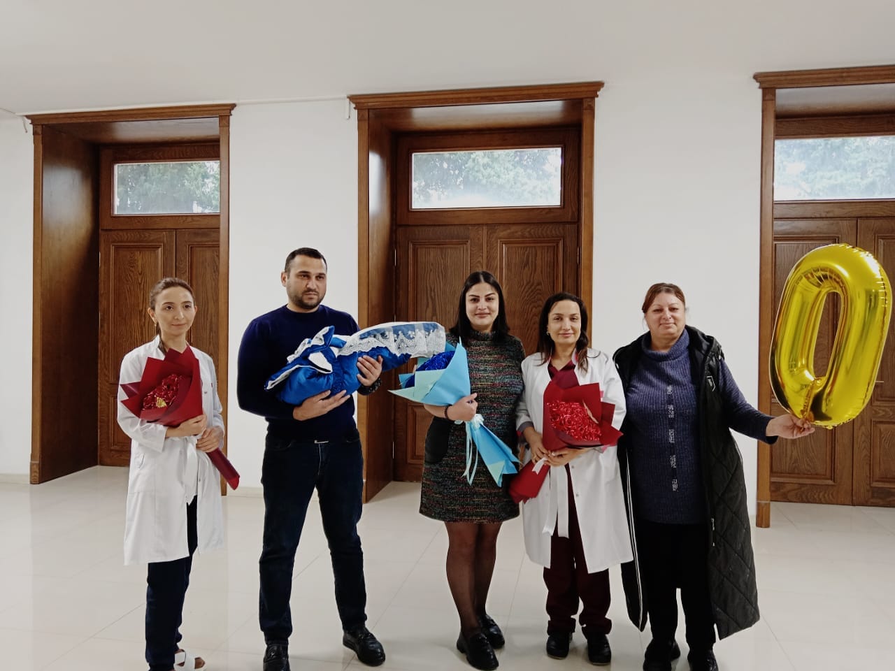 Körpə 15 günlük stasionar müalicədən sonra sağlam şəkildə ailəsinə təhvil verilib