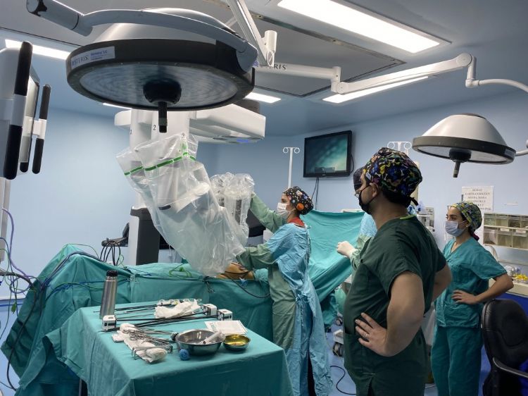 Parkinson və distoniya xəstələri beyin stimullaşdırılması əməliyyatı ilə sağlamlıqlarına qovuşdular