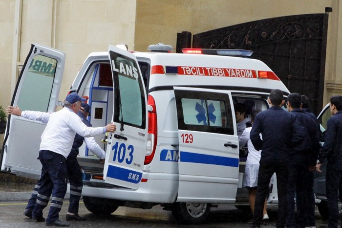 Güclü külək nəticəsində 3 nəfər xəsarət alıb