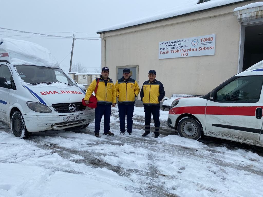 Qəbələdə təcili və təxirəsalınmaz tibbi yardım briqadası hava şəraiti ilə əlaqədar gücləndirilmiş iş rejminə keçib  