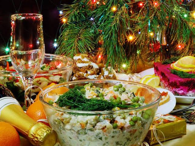 Bayram günlərində qidalanarkən diqqət yetirilməsi vacib olan qaydalar 