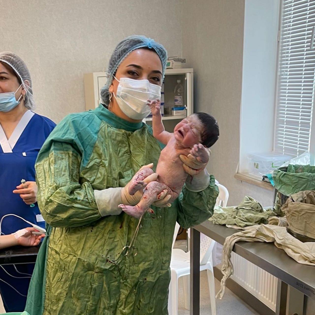 Qadın 14 il sonsuzluq sonrası ana olub