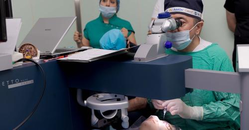      Tədris Cərrahiyyə Klinikasında göz əməliyyatının yeni metodikası tətbiq edilir       