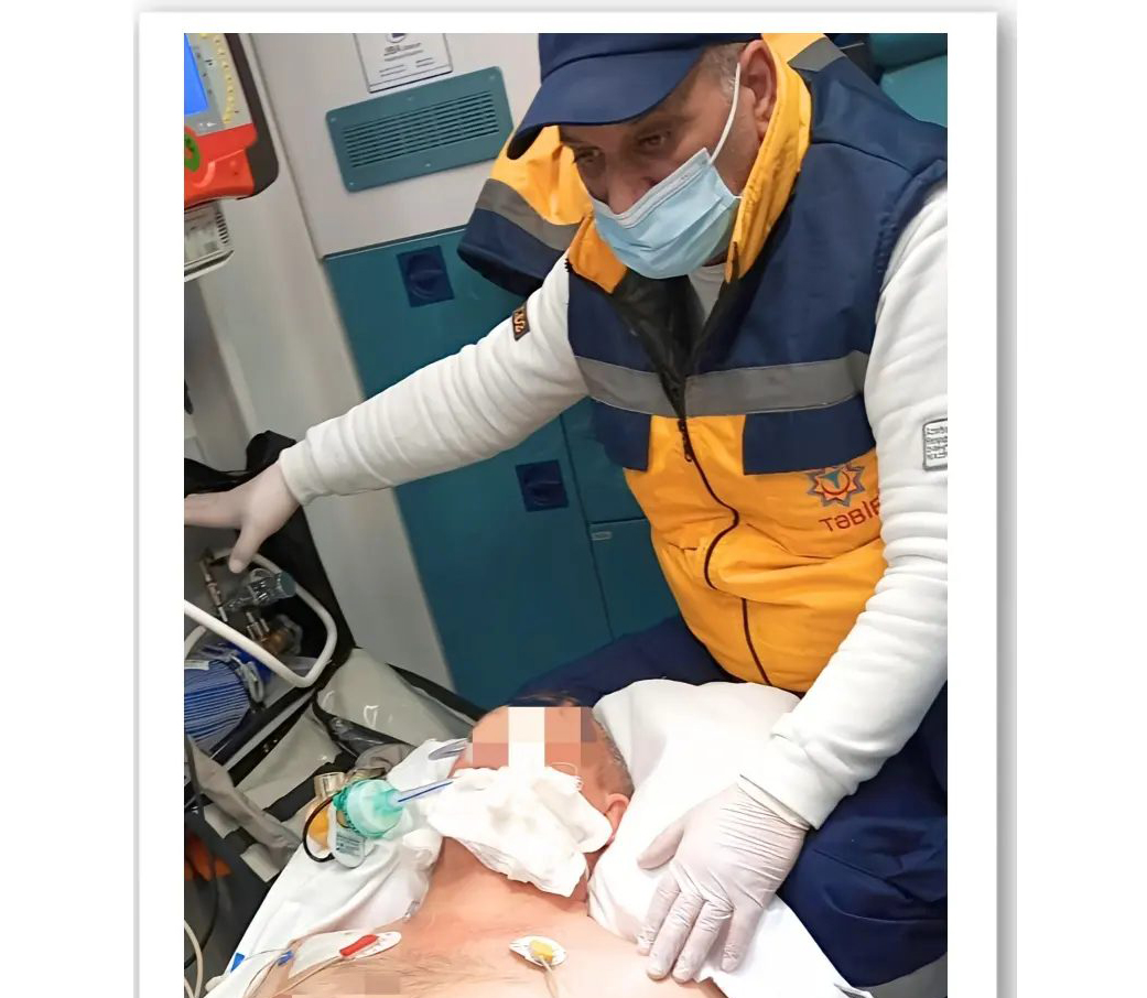 Kəskin böyrək çatışmazlığı diaqnozu ilə komatoz vəziyyətdə olan xəstənin daşınma prosesi uğurla həyata keçirilib