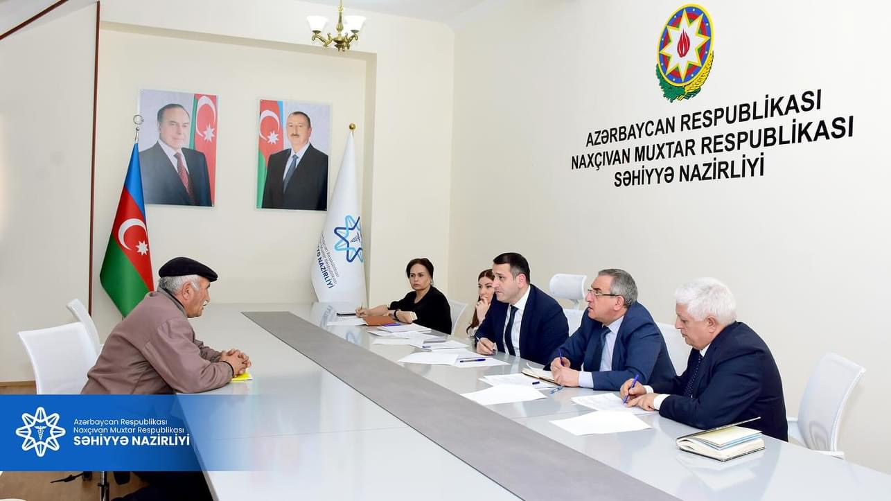 Samiq Sadıxov vətəndaşların müraciətlərini dinləyib