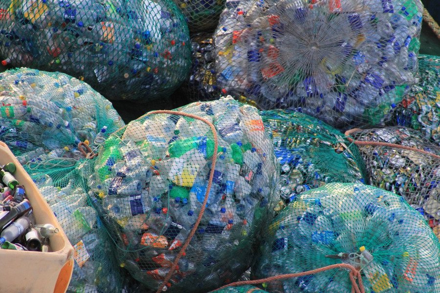 Environmental Science & Technology: Plastikin aradan qaldırılması karbon emissiyalarını artıracaq