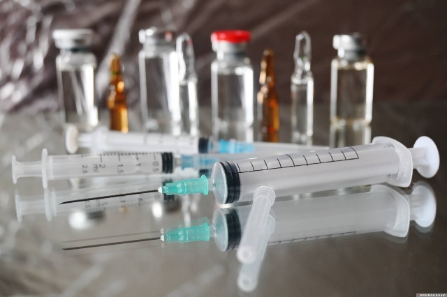 The Guardian: Alimlər ilk fərdi xərçəng peyvəndini yaradıblar