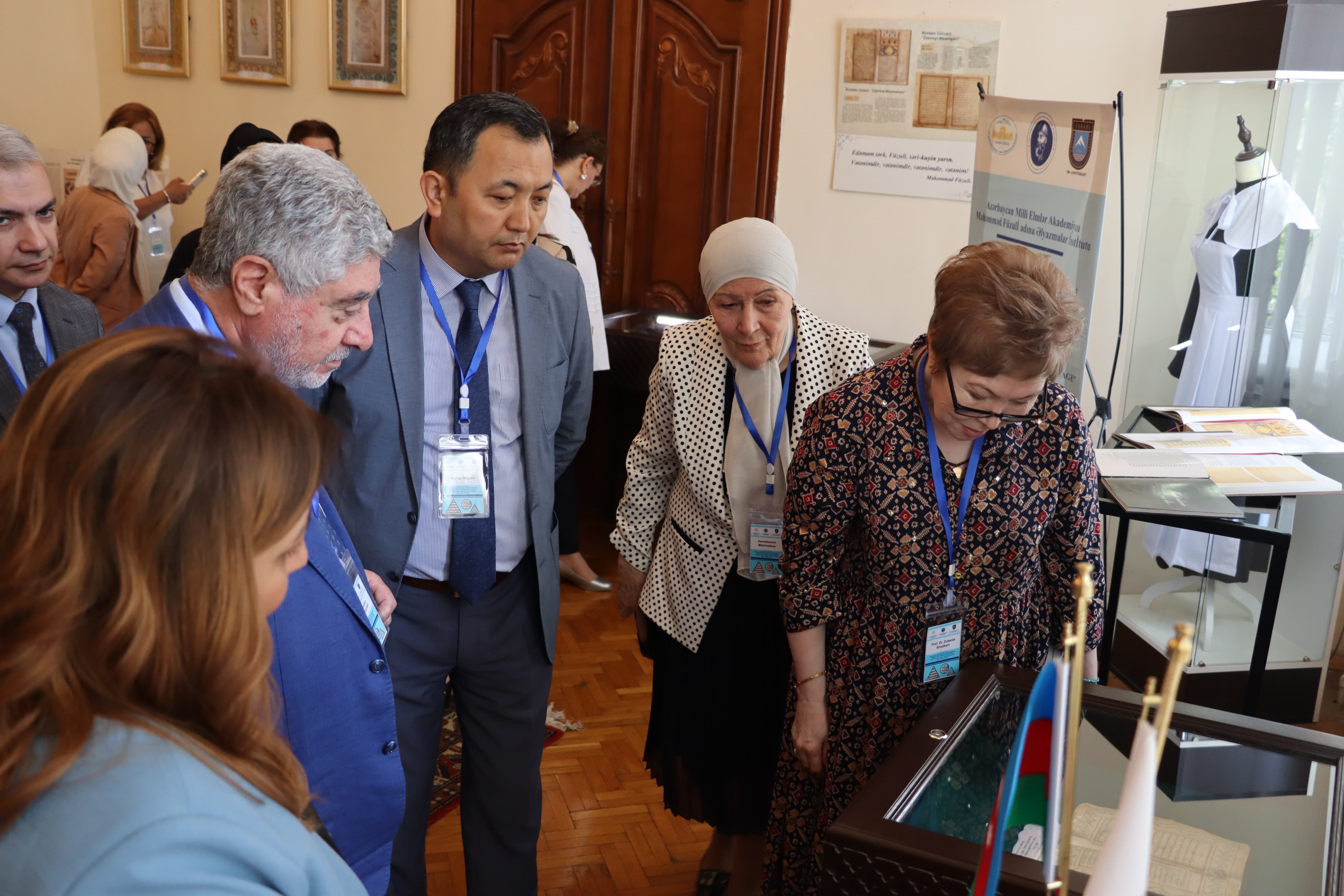 “Ən qədim və ən nadir tibb əlyazmaları” sərgisi nümayiş olunub